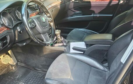 Skoda Superb III рестайлинг, 2010 год, 830 000 рублей, 3 фотография