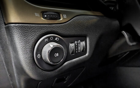 Jeep Cherokee, 2014 год, 1 650 000 рублей, 24 фотография