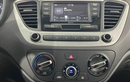 Hyundai Solaris II рестайлинг, 2017 год, 1 100 000 рублей, 22 фотография