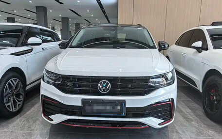 Volkswagen Tiguan II, 2022 год, 2 600 855 рублей, 2 фотография