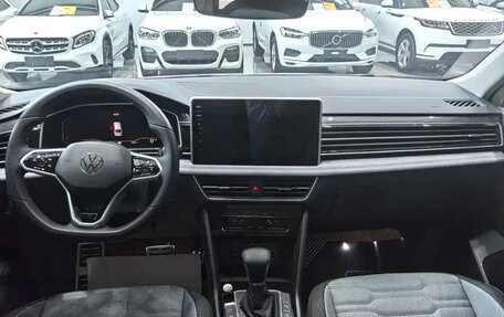 Volkswagen Tiguan II, 2022 год, 2 600 855 рублей, 8 фотография