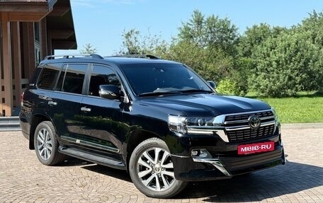 Toyota Land Cruiser 200, 2017 год, 7 000 000 рублей, 3 фотография