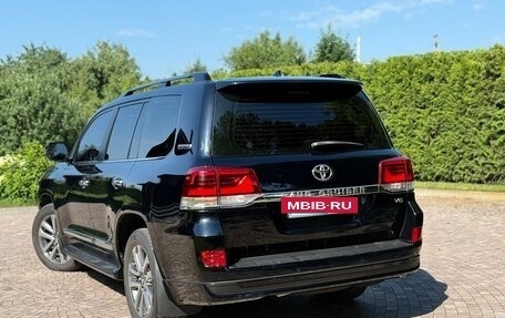 Toyota Land Cruiser 200, 2017 год, 7 000 000 рублей, 5 фотография