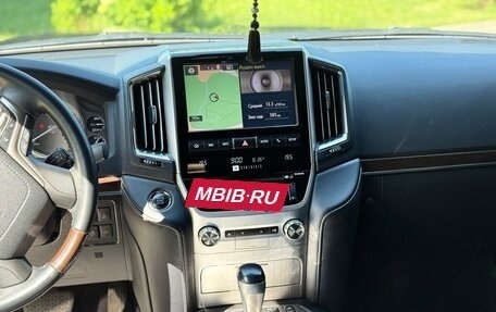 Toyota Land Cruiser 200, 2017 год, 7 000 000 рублей, 9 фотография