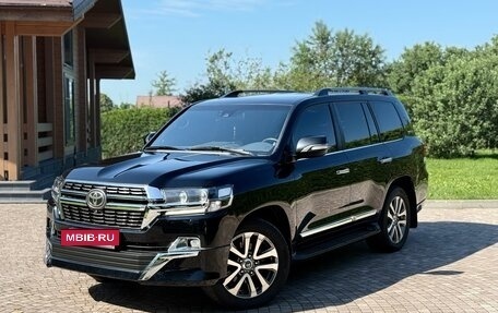 Toyota Land Cruiser 200, 2017 год, 7 000 000 рублей, 2 фотография