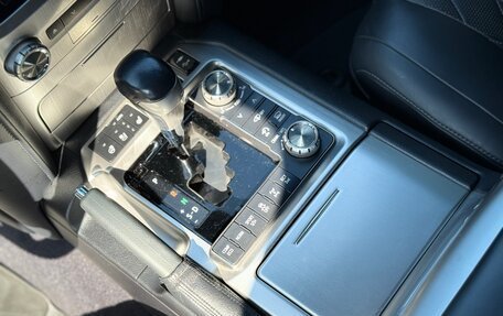 Toyota Land Cruiser 200, 2017 год, 7 000 000 рублей, 10 фотография