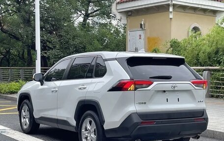 Toyota RAV4, 2025 год, 2 750 000 рублей, 6 фотография