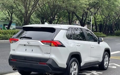 Toyota RAV4, 2025 год, 2 750 000 рублей, 4 фотография