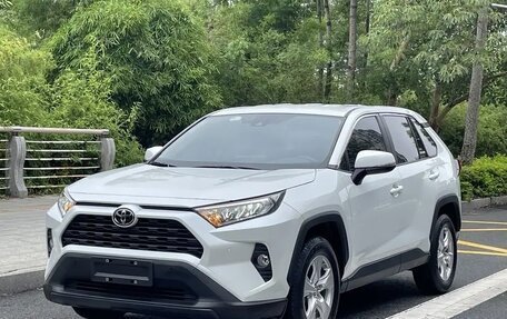 Toyota RAV4, 2025 год, 2 750 000 рублей, 2 фотография