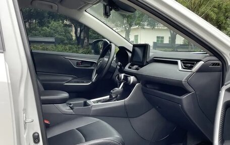 Toyota RAV4, 2025 год, 2 750 000 рублей, 9 фотография