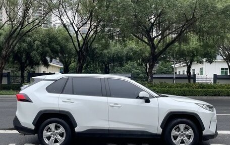 Toyota RAV4, 2025 год, 2 750 000 рублей, 8 фотография