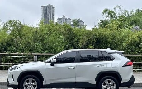 Toyota RAV4, 2025 год, 2 750 000 рублей, 7 фотография