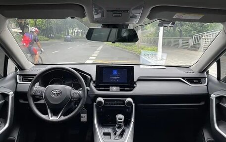 Toyota RAV4, 2025 год, 2 750 000 рублей, 11 фотография