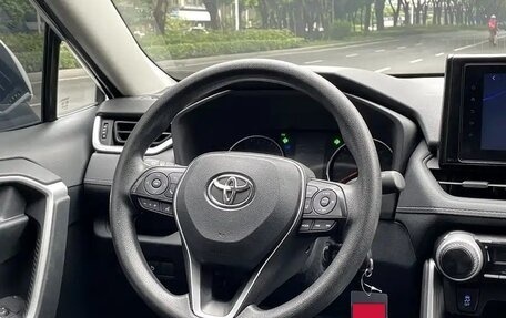 Toyota RAV4, 2025 год, 2 750 000 рублей, 12 фотография