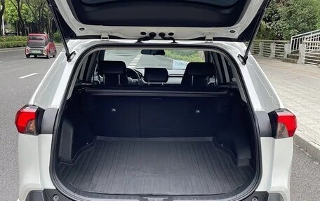 Toyota RAV4, 2025 год, 2 750 000 рублей, 17 фотография