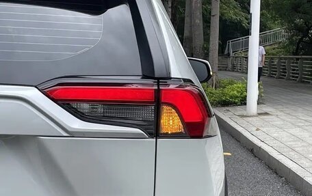 Toyota RAV4, 2025 год, 2 750 000 рублей, 16 фотография