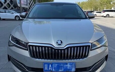 Skoda Superb III рестайлинг, 2022 год, 2 250 000 рублей, 2 фотография