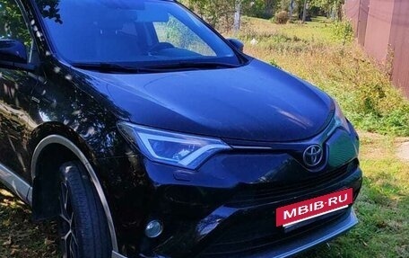 Toyota RAV4, 2017 год, 2 600 000 рублей, 2 фотография