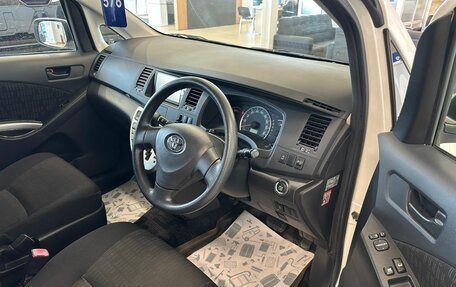 Toyota ISis I, 2011 год, 1 549 000 рублей, 10 фотография