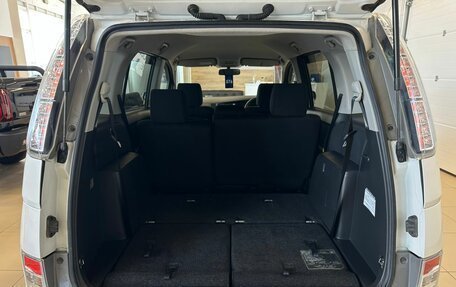 Toyota ISis I, 2011 год, 1 549 000 рублей, 20 фотография