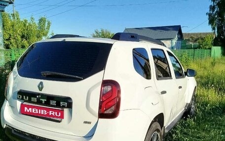 Renault Duster I рестайлинг, 2016 год, 900 000 рублей, 2 фотография