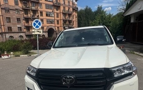Toyota Land Cruiser 200, 2018 год, 6 750 000 рублей, 3 фотография