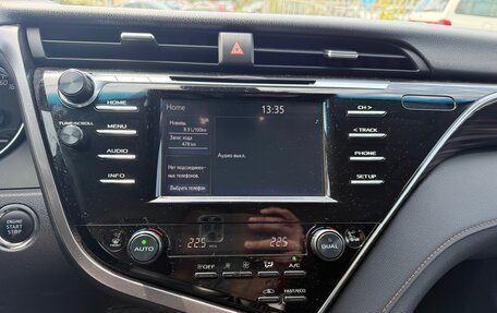 Toyota Camry, 2018 год, 2 850 000 рублей, 10 фотография