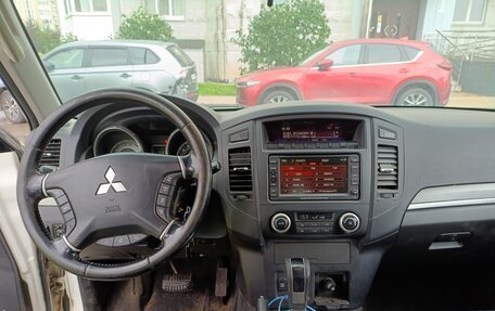 Mitsubishi Pajero IV, 2011 год, 1 830 000 рублей, 11 фотография