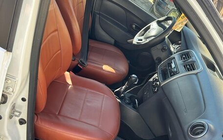 Renault Logan II, 2019 год, 900 000 рублей, 3 фотография