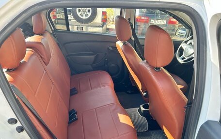Renault Logan II, 2019 год, 900 000 рублей, 5 фотография