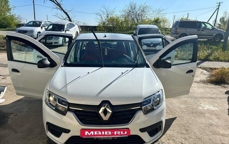 Renault Logan II, 2019 год, 900 000 рублей, 7 фотография