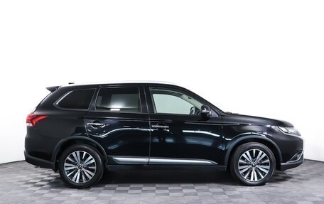 Mitsubishi Outlander III рестайлинг 3, 2019 год, 2 490 000 рублей, 4 фотография