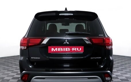 Mitsubishi Outlander III рестайлинг 3, 2019 год, 2 490 000 рублей, 6 фотография