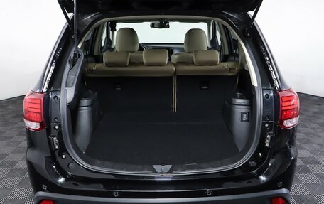 Mitsubishi Outlander III рестайлинг 3, 2019 год, 2 490 000 рублей, 10 фотография
