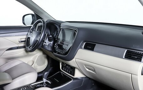 Mitsubishi Outlander III рестайлинг 3, 2019 год, 2 490 000 рублей, 11 фотография