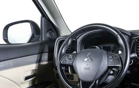 Mitsubishi Outlander III рестайлинг 3, 2019 год, 2 490 000 рублей, 16 фотография