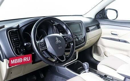 Mitsubishi Outlander III рестайлинг 3, 2019 год, 2 490 000 рублей, 14 фотография