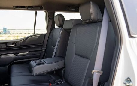 Toyota Land Cruiser Prado, 2024 год, 7 100 000 рублей, 10 фотография