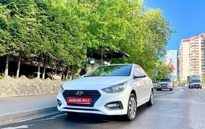 Hyundai Solaris II рестайлинг, 2019 год, 900 000 рублей, 1 фотография