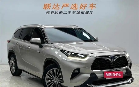 Toyota Highlander, 2022 год, 3 895 000 рублей, 3 фотография