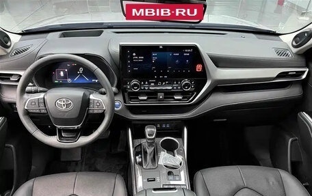 Toyota Highlander, 2022 год, 3 895 000 рублей, 5 фотография