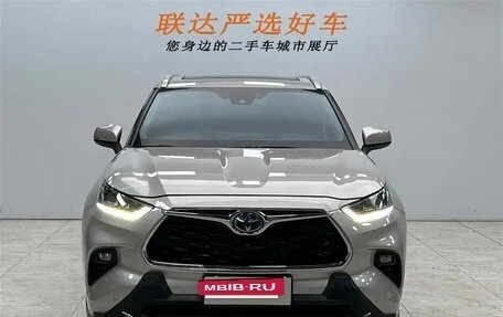 Toyota Highlander, 2022 год, 3 895 000 рублей, 4 фотография