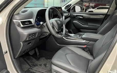Toyota Highlander, 2022 год, 3 895 000 рублей, 12 фотография