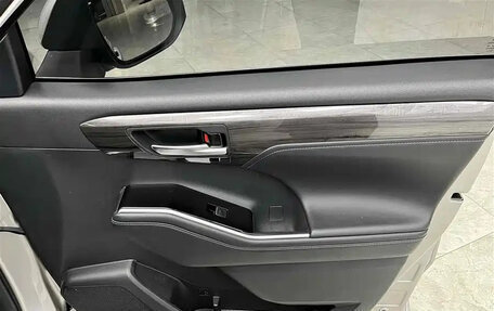 Toyota Highlander, 2022 год, 3 895 000 рублей, 13 фотография