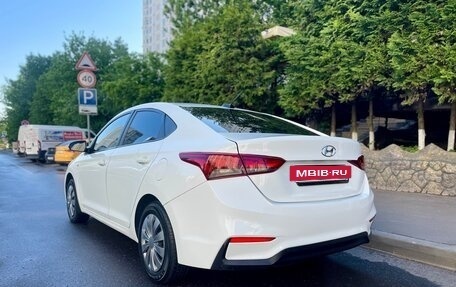 Hyundai Solaris II рестайлинг, 2019 год, 900 000 рублей, 4 фотография