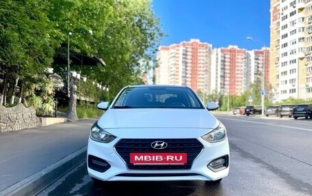 Hyundai Solaris II рестайлинг, 2019 год, 900 000 рублей, 2 фотография