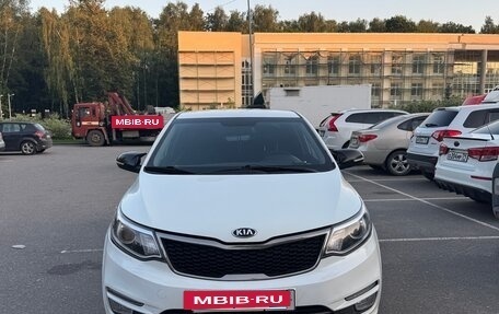 KIA Rio III рестайлинг, 2015 год, 900 000 рублей, 2 фотография