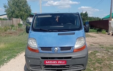 Renault Trafic, 2005 год, 1 350 000 рублей, 2 фотография