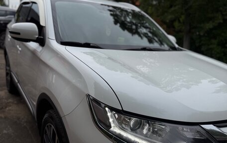 Mitsubishi Outlander III рестайлинг 3, 2017 год, 2 090 000 рублей, 3 фотография