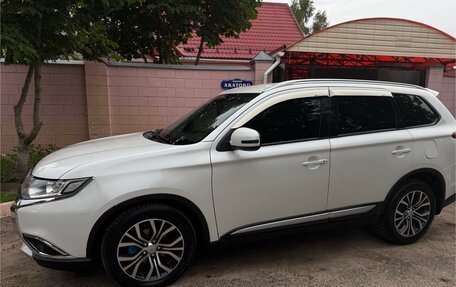 Mitsubishi Outlander III рестайлинг 3, 2017 год, 2 090 000 рублей, 6 фотография